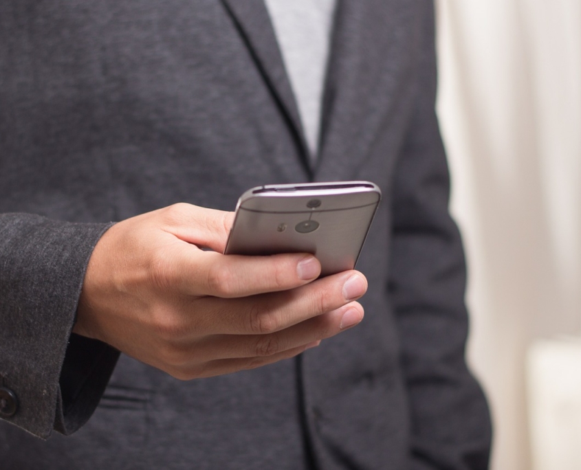 Telephone-586268_1280